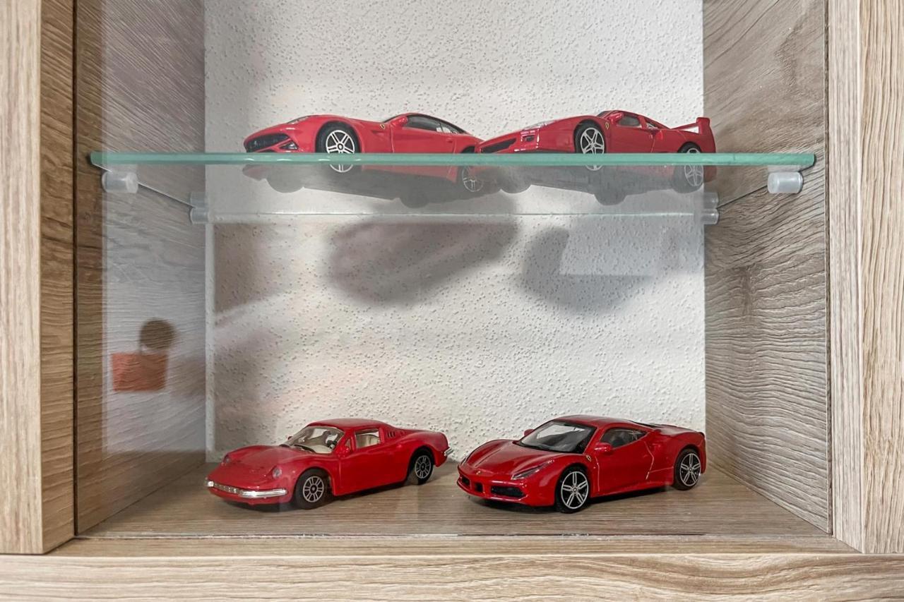 Double Red Cars Museum Hotel 3*