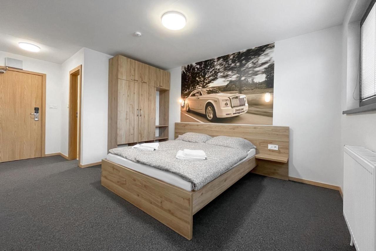 Hotel Double Red Cars Museum 3*